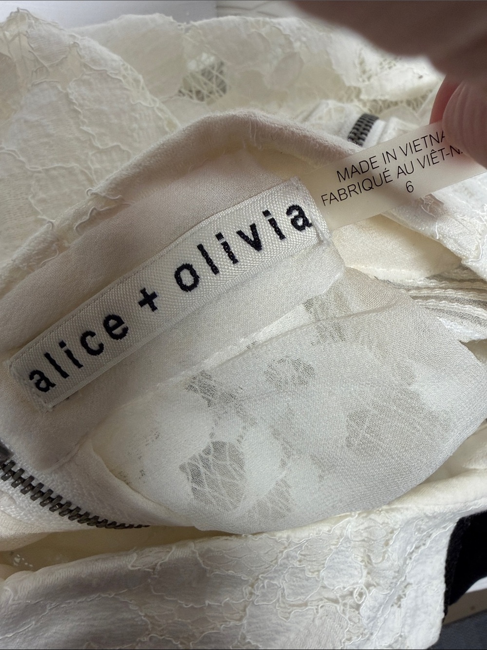 Alice + Olivia Venetta Shirt Lace Pintuck Bow Cap Sleeve Top Collar White Size 6 - Picture 8 of 9